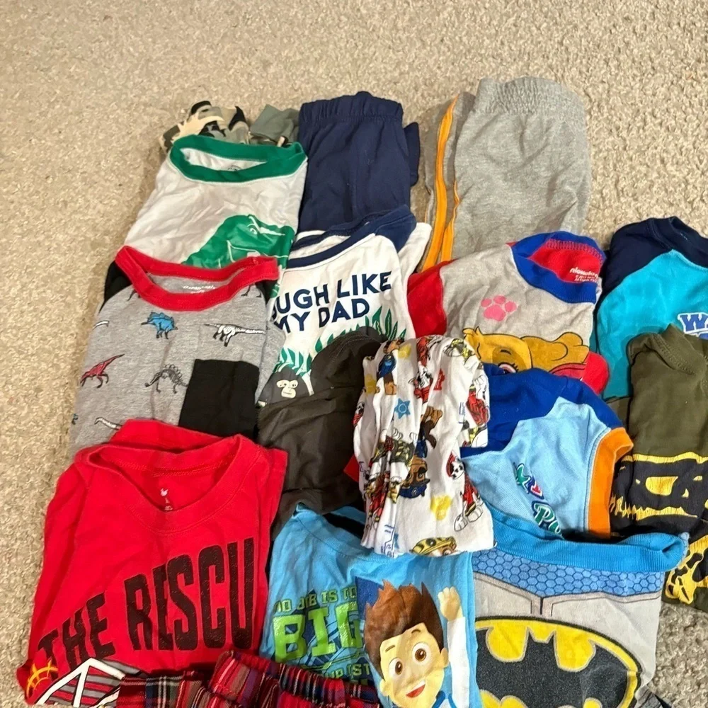 Kids Sz 5 Clothing Bundle Lot Pants Pajamas T-shirt Sweatshirt Santa Paw Patrol - Picture 11 of 12